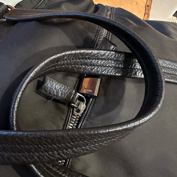 Prada duffle bag - Picture 2 of 4